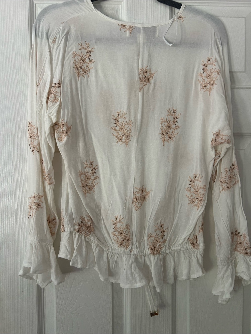 NEW Vintage Havana Cream V-Neck Floral Blouse with Ruffle Hem - Picture 4 of 4